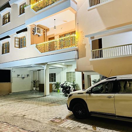 Zoomstay - 3Bhk Apartments 바라나시 외부 사진