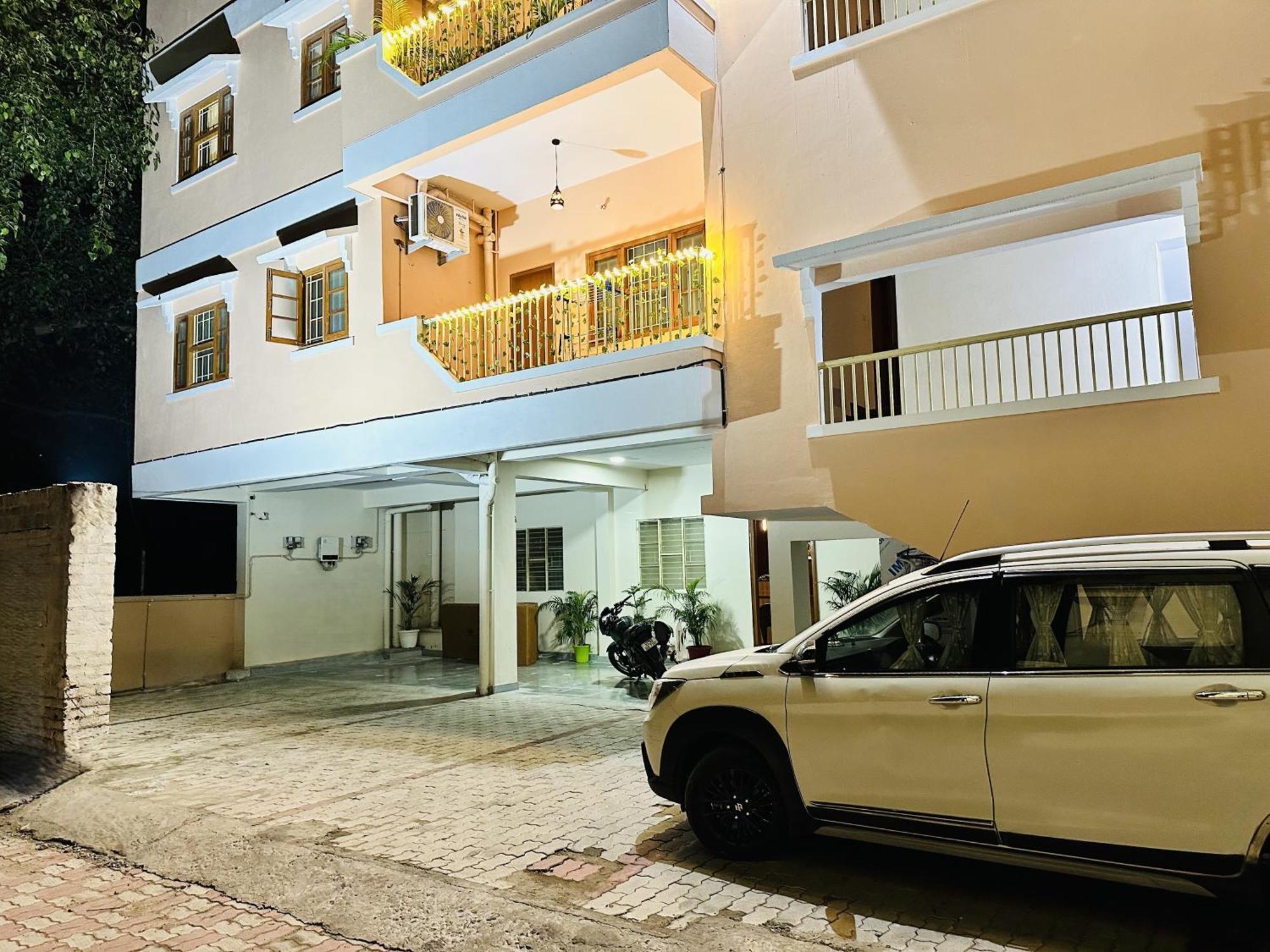 Zoomstay - 3Bhk Apartments 바라나시 외부 사진