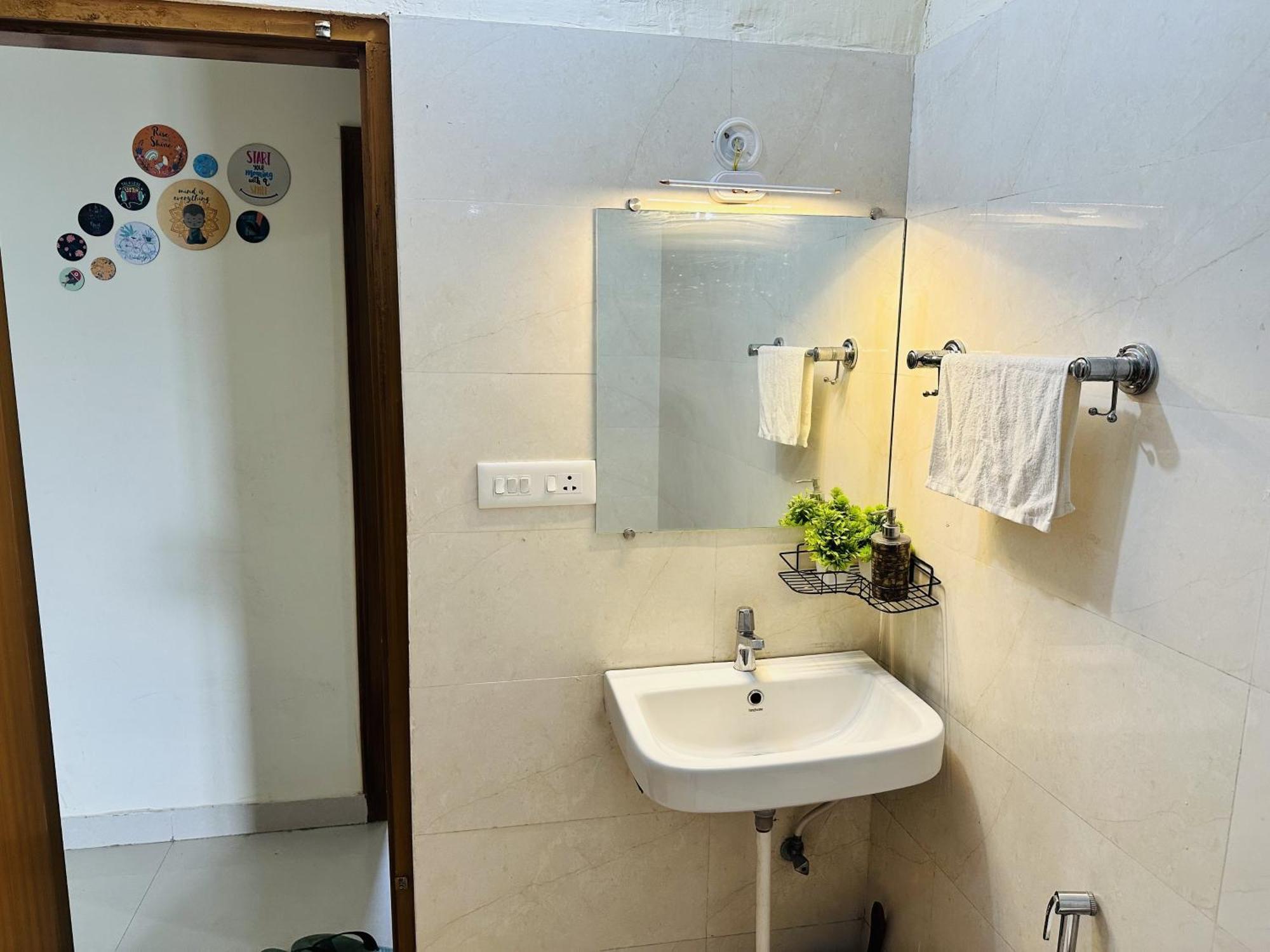 Zoomstay - 3Bhk Apartments 바라나시 외부 사진